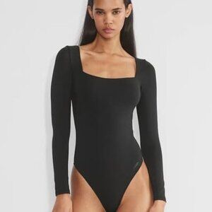 Babaton Contour Square Neck Long-sleeved Bodysuit